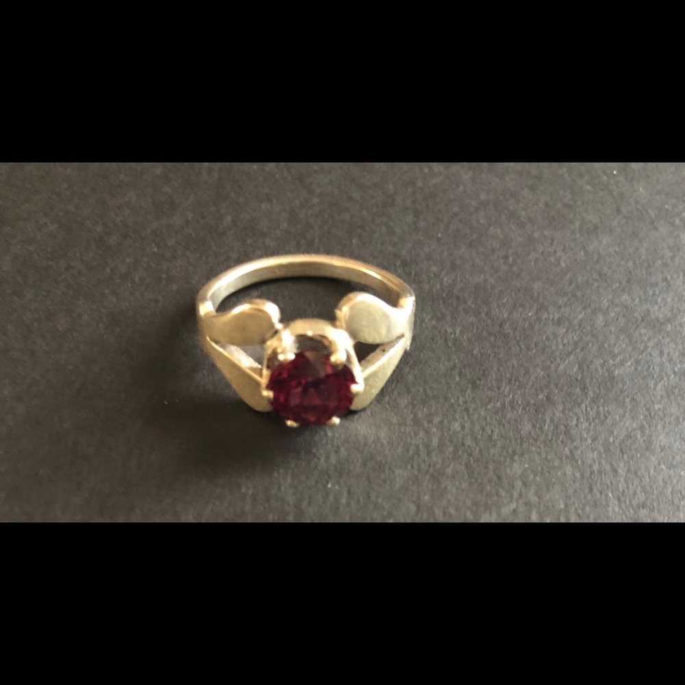 Garnet & sterling silver ring
